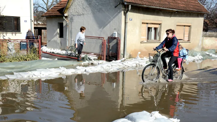 Pred mje&scaron;tanima okolice Siska jo&scaron; je jedna besana noć