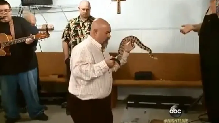 Zmijskom propovjedniku presudila - zmija!