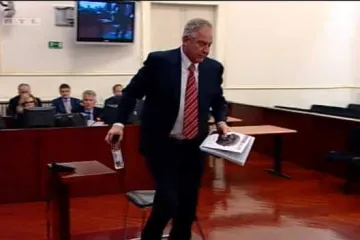 Pogledajte kako se Sanader uvrijedio što ga je sutkinja prekinula!