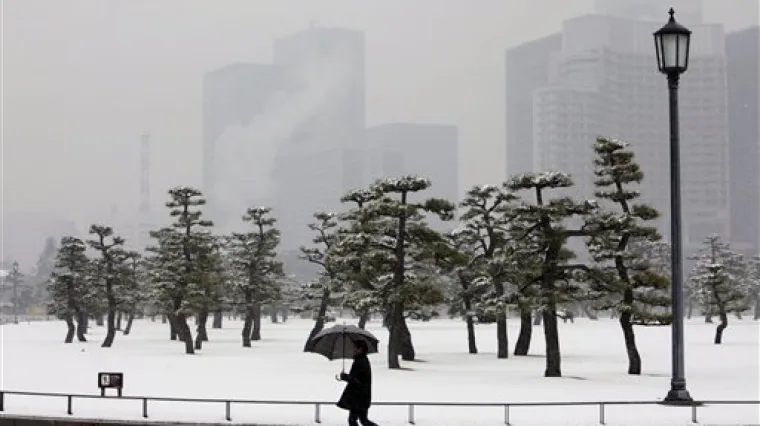 Neviđene snježne padaline ubile 19 ljudi u tri dana