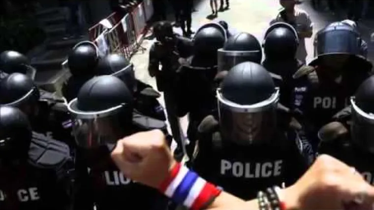 Žestoki sukobi policije i prosvjednika: Ubijen policajac!