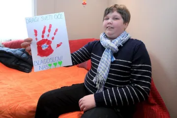 Hrabra Ena papi Franji nosi originalan poklon