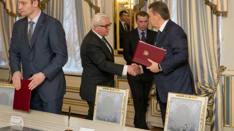 Janukovič zbog straha od napada napustio Kijev, pucnjevi utihnuli