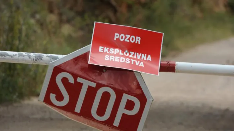 Kamion aktivirao minu, četiri osobe ozlijeđene