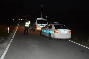 Mladić sletio s ceste, prevrnuo se i ispao iz automobila