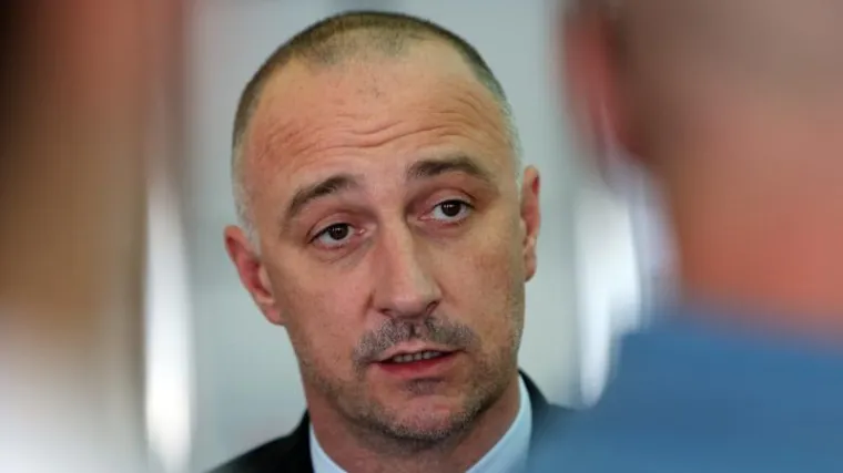 'Neka institucije rade svoj posao, nećemo dati da Ina propadne'