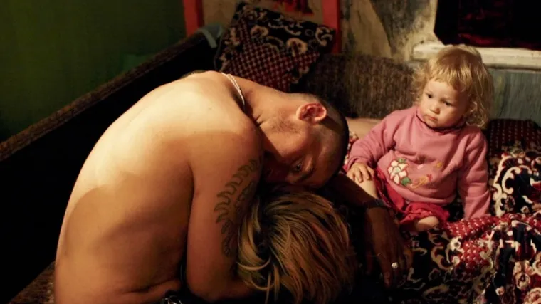 Kroz &scaron;okantne fotke prikazala život djeteta s roditeljima narkomanima