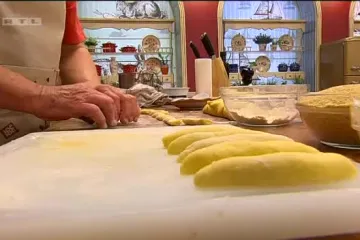 Kuhamo paprikaš sa šufnudlama i tačci kao desert