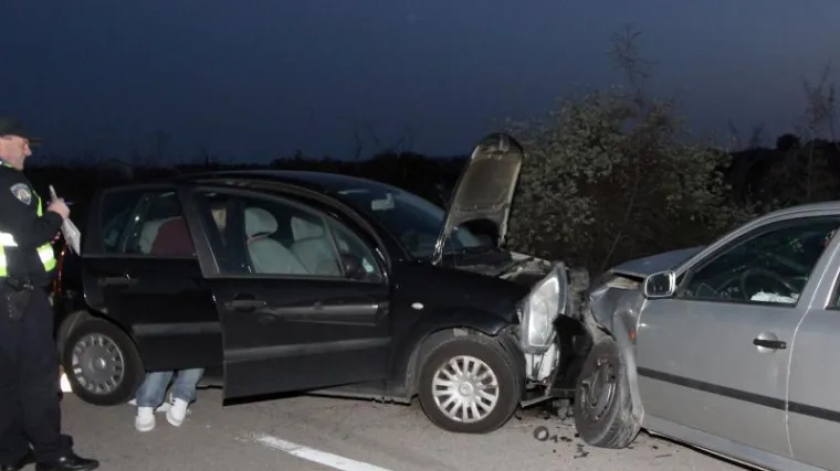 Stravičan sudar u Suko&scaron;anu: Poginuo vozač!