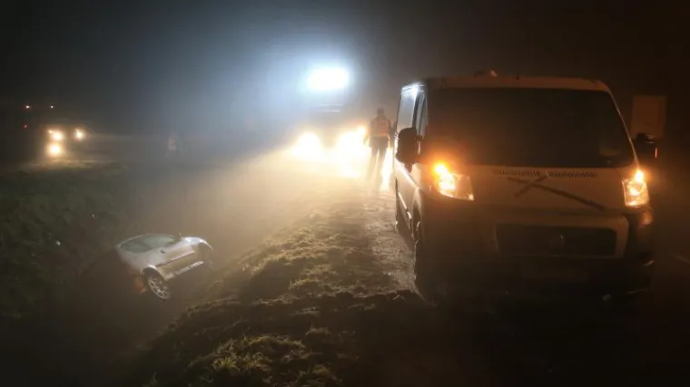 Automobil sletio s ceste, te&scaron;ko ozlijeđene dvije osobe