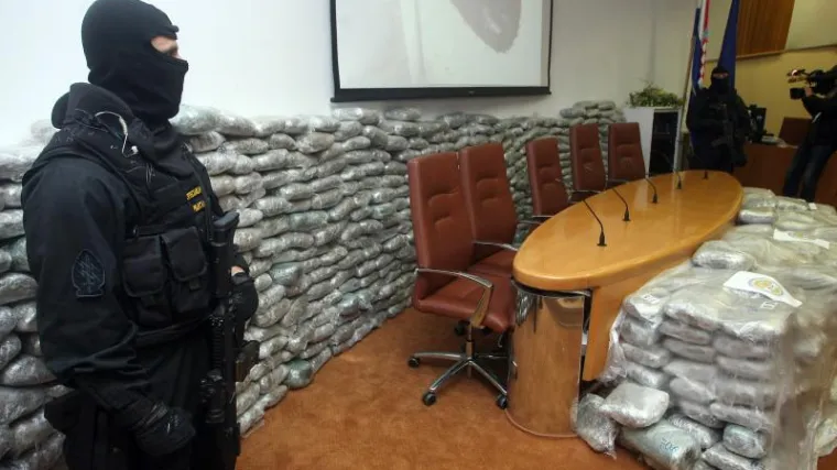 'Nikita' zaplijenila ne&scaron;to vi&scaron;e od 800 kilograma marihuane!