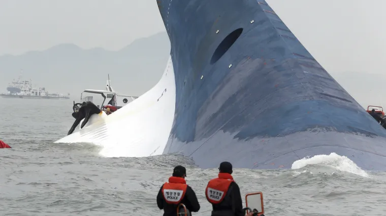 Ronioci u&scaron;li u trajekt: Trupla plutala u unutra&scaron;njosti!