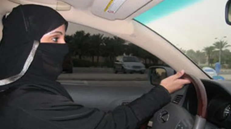 Saudijac platio kaznu jer je dao ženi da vozi
