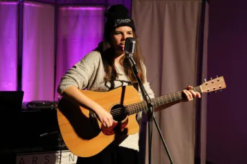 Mlada hrvatska kantautorica osvaja svijet!