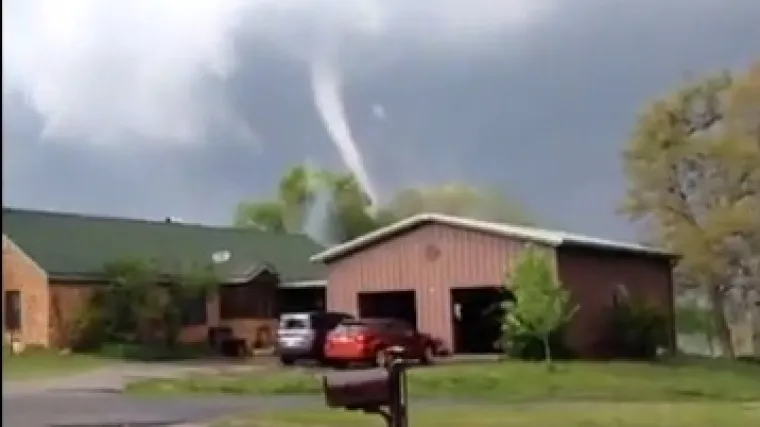 Najmanje 16 mrtvih u razornim tornadima u SAD-u