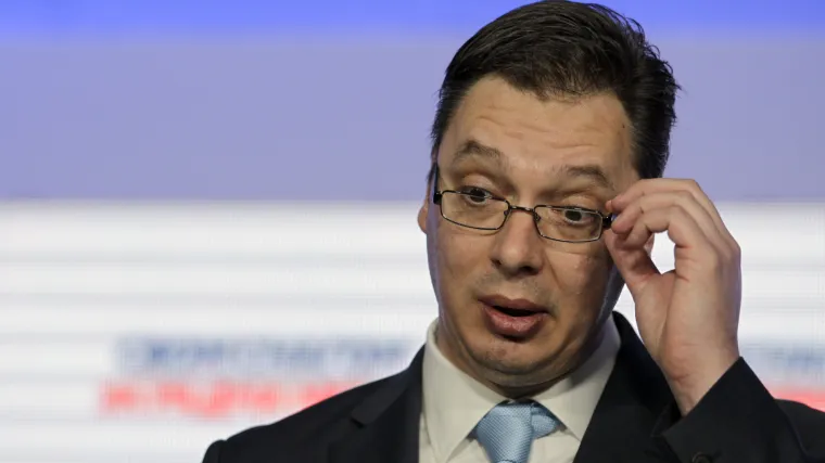 Vučić i službeno preuzeo premijersku dužnost Dačića