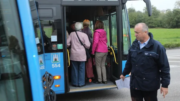 Vozač ZET-ovog autobusa navukao bijes građana!