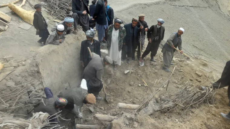 Proglasili selo masovnom grobnicom i obustavili potragu