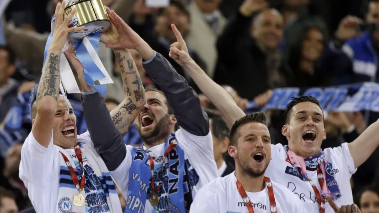 Napoli osvojio Kup, finale kasnilo 45 minuta zbog navijačkih sukoba