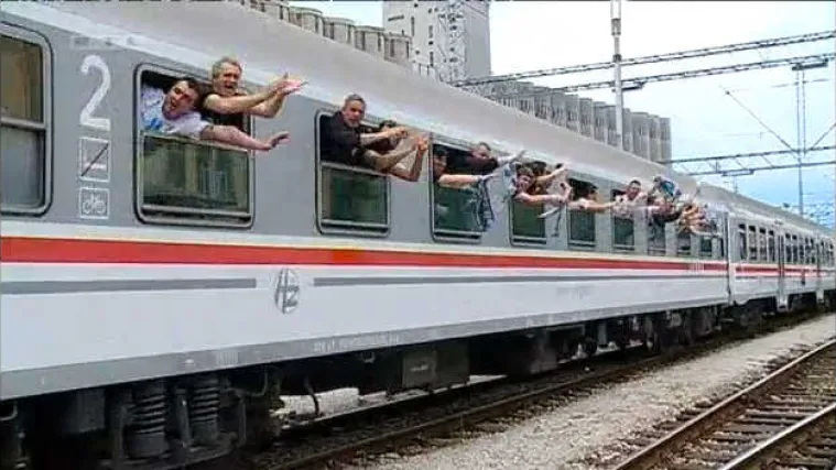 Tisuću navijača 'Bijelim vlakom' krenulo put Maksimira