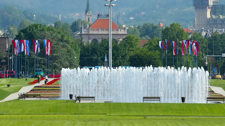 Bandić po starom - gradi jo&scaron; tri fontane!