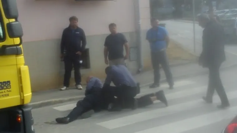 Legao ispred 'pauka' i nije dao da mu odvezu automobil