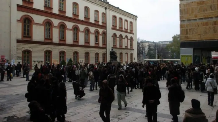 Studentica se ubila skočiv&scaron;i kroz prozor fakulteta!