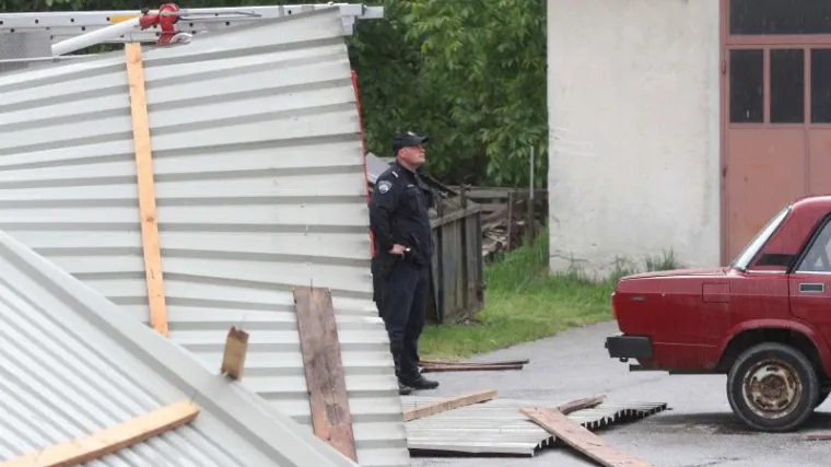 Olujni vjetar sru&scaron;io krovi&scaron;te zgrade Grada Novog Marofa