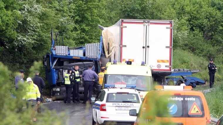 Mladić kamionom pre&scaron;ao u suprotni trak i usmrtio dvije osobe