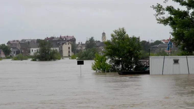 U Pleternici smirivanje, Županja i Slavonski Šamac ugroženi