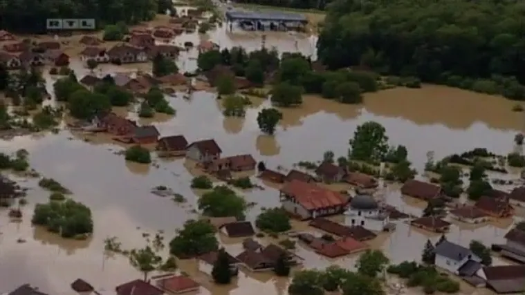 Sablasni prizori vodene bujice u Gunji: Troje ne želi napustiti svoj dom