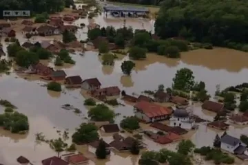 Sablasni prizori vodene bujice u Gunji: Troje ne želi napustiti svoj dom