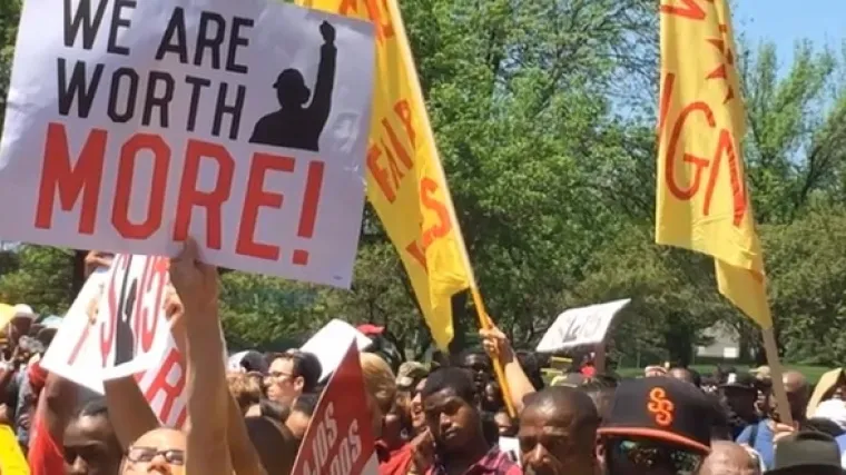 Radnici McDonald'sa traže veće plaće, vi&scaron;e od sto uhićenih