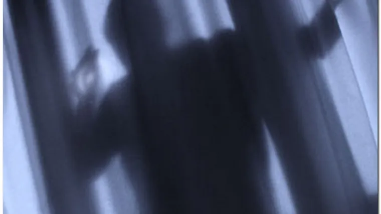 Maskirani razbojnici upali u kuću i pokrali supružnike