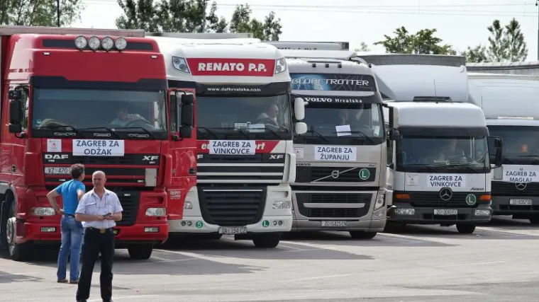 Konvoj sa 350 tona pomoći krenuo put poplavljenih područja!