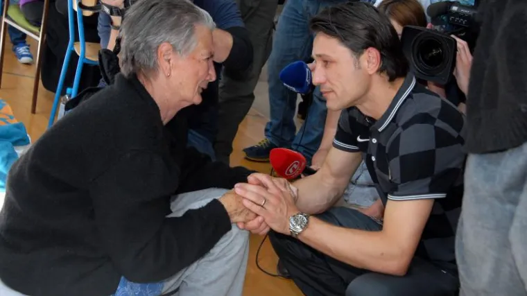 Hrvatska reprezentacija s navijačima za Slavoniju!