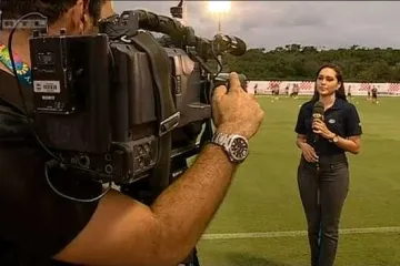 Zgodna TV voditeljica na treningu 'Vatrenih'