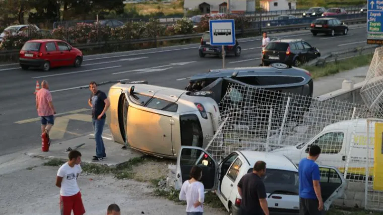 Pet automobila sudjelovalo u lančanom sudaru!