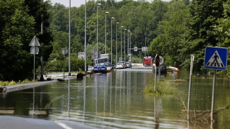 Vlada daje 100 milijuna kn za sanaciju cesta uni&scaron;tenih poplavom