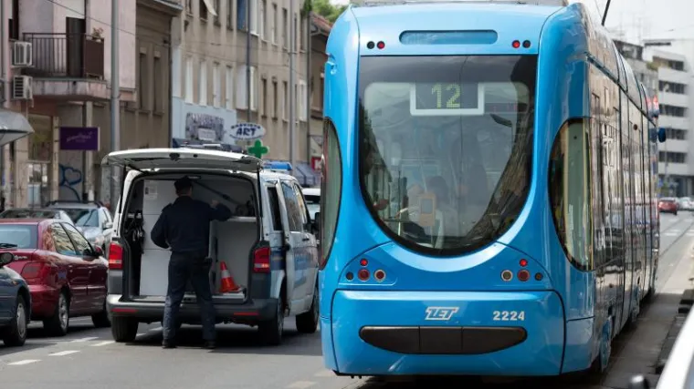Strava u Zagrebu: Tramvaj naletio na trudnicu!