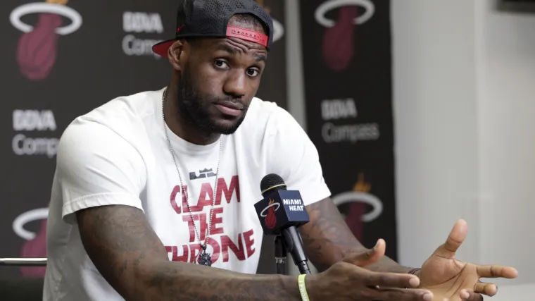 LeBron James raskinuo s Miamijem