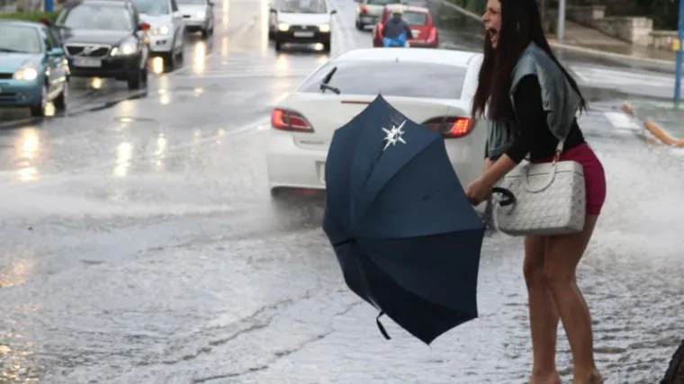 Olujno nevrijeme pogodilo splitsko područje!