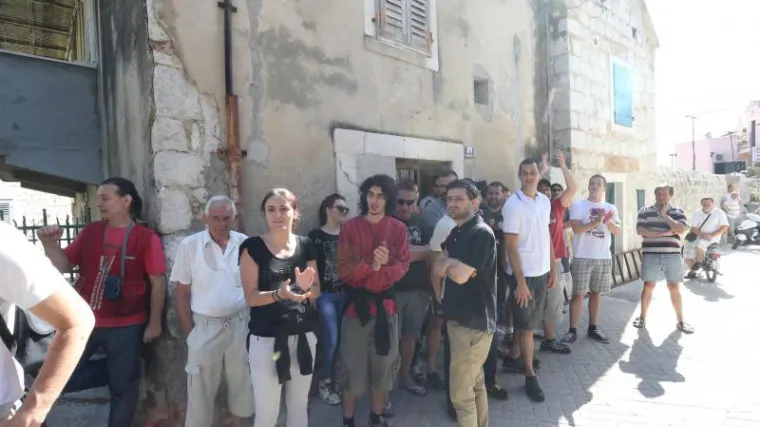 Brat poku&scaron;ava brata izbaciti iz kuće: Deložaciju spriječili aktivisti