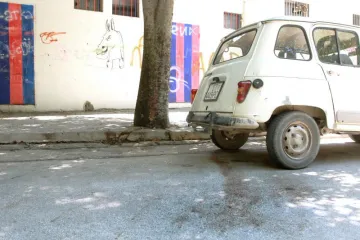 Mladić nastrijeljen u glavu na igralištu u Kaštel Novom