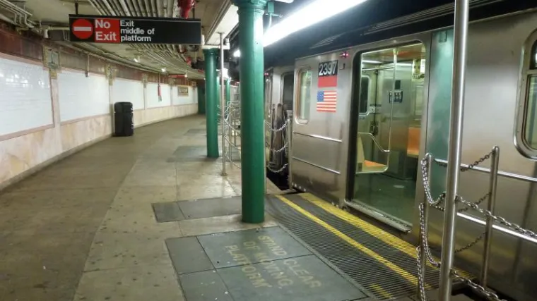 Pijana pala na tračnice i pregazila ju tri vlaka, a ona ostala neokrznuta!