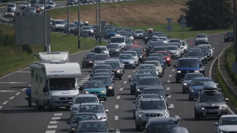 Gužve na cestama prema moru, zbog nesreće na autocesti vozi se otežano