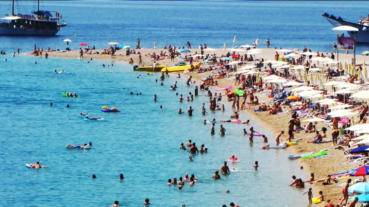 Prvog udarnog vikenda pola milijuna turista pristiglo na Jadran