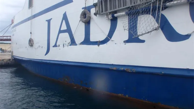 Zbog olujnog vjetra sudarila se dva Jadrolinijina trajekta