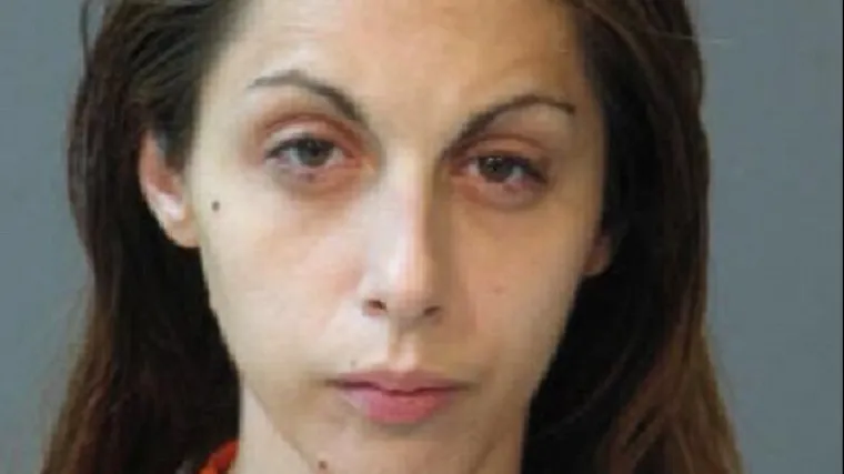 Ostavila djecu u automobilu dok je oralno zadovoljavala mu&scaron;karca