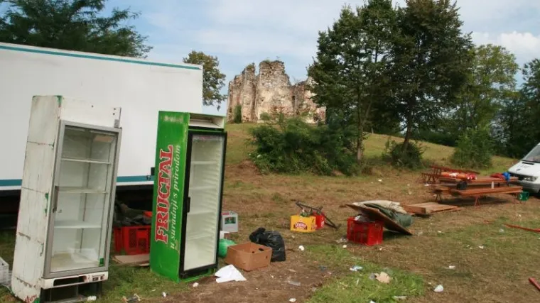 Htio spriječiti tučnjavu pa ga mladić usmrtio &scaron;ipkom?